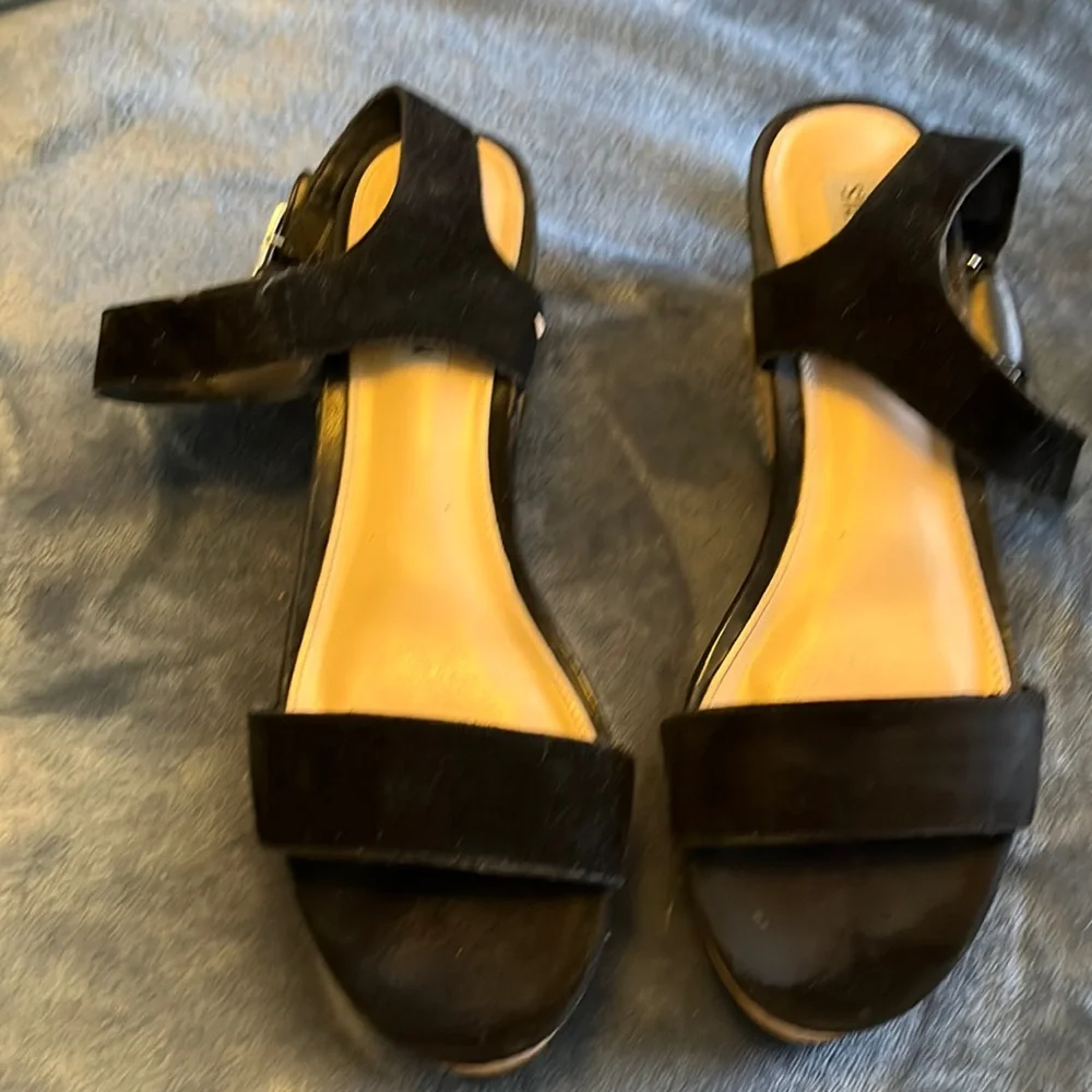 Steve Madden 9 black wedge sandals